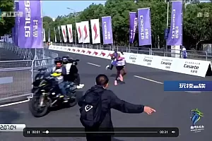 领跑者跑错路线痛失冠军和3万美元奖金,网民质疑“工作人员引导失误”,杭马方面最新回应