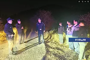 傍晚,济南5名大学生被困,紧急报警