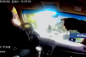 “你是哪里的公安!”民警接过电话后怒斥……