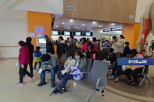 期末考刚结束,家长扎堆带孩子看病!医生:严重会伤智力