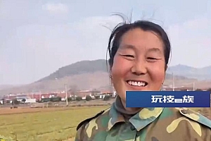 这是婶吗?这不是婶,这是田间地头的农民诗人