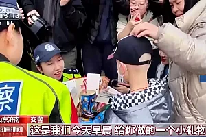 一条留言带来双向奔赴 让8岁抗癌男孩圆了“交警梦”