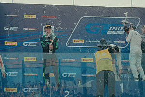 雨中逆袭!王一博夺得GT中国杯热身赛亚军