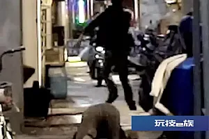 孙俪新片拍摄突发意外被绊倒,四肢跪地