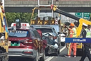 事发上海高速!三车追尾,两名乘客受伤送医