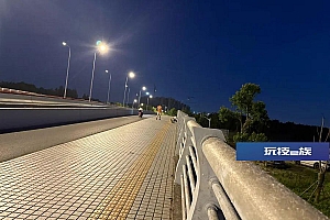 上海街头惊现“栏杆刺客”!道路护栏“长出”玻璃纤维刺伤市民,怎么回事?