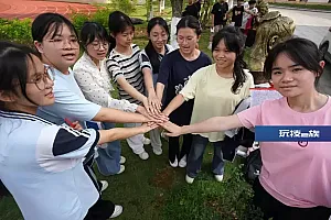 这些高考送考名场面 满满都是仪式感