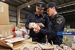 “LABUBU”彻底爆火!太难买了!海关扣留了上万个高仿,数量仍在增加……