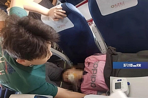 博州学子飞机上救人被质疑“没资格”?回应来了!