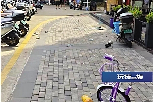 海口一小区天降鞋架单车!一男子被警方带走调查