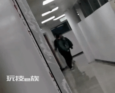 学生谎称有人打架为55岁老师庆生,遇到一群感恩的孩子