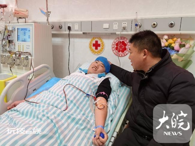 兄弟两人接力捐献骨髓 用爱传递力量